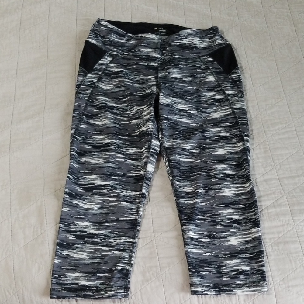 Bundle 3 for $20 Womens TekGear Capri leggings